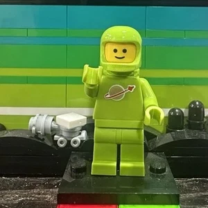New Color LEGO Lime Green Spaceman W Custom 🎨 Helmet  & Air Tank - Picture 1 of 9