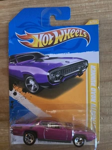 Hot Wheels '71 Plymouth Road Runner Purple 1:64 Scale New Models 2012 New - Picture 1 of 5