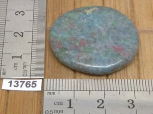 RUBIN auf FUCHSITE Rollstein Mineralien Lithotherapie Sammlung Reiki Pflege - Bild 1 von 2