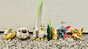 Pokémon Wicked Cool Toys Mini Figure Set of 6 Wooloo Sirfetch’d Yamper Sneasel - Picture 1 of 3