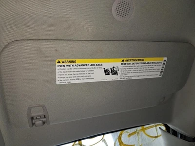 Parasol derecho usado se adapta a: Buick Encore 2016 con iluminación grado A derecho Foto 1 de 4