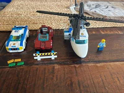 LEGO CITY: High-speed Chase (60138). Incomplete. One damaged part. - Image 1 of 4