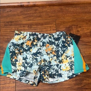 Nike Girls Printed Shorts size 4 - Picture 1 of 3