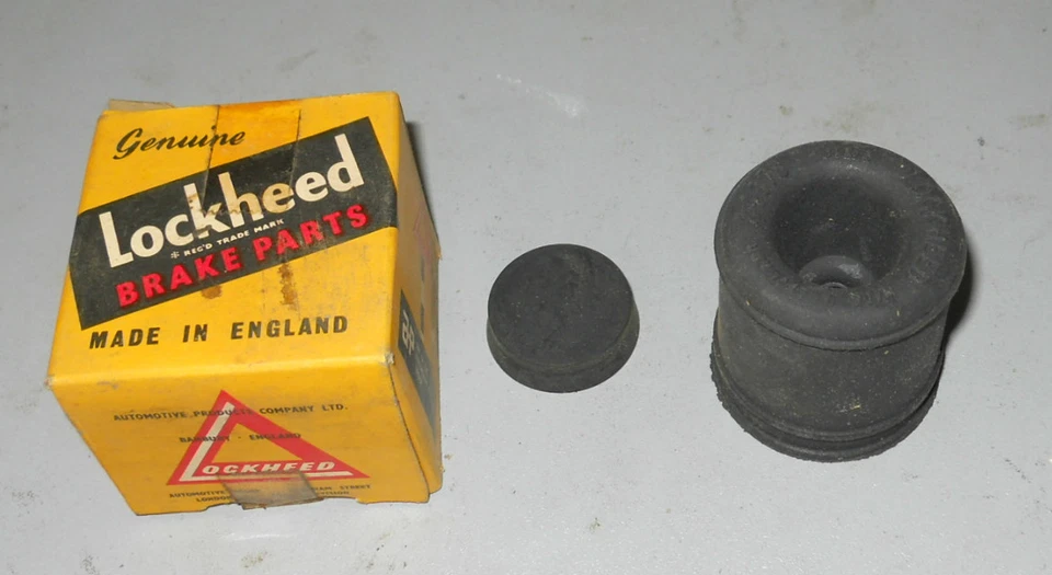 Новый из старых запасов комплект ведомых цилиндров муфты сцепления Lockheed SSB608. 1967-1968 Jaguar 340-----> - Изображение 1 из 1