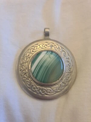 Colgante de nudo celta de peltre ágata verde redondo a rayas Foto 1 de 4