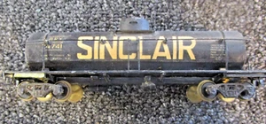 HO Scale Sinclair Single Dome Tank Car #24741 by Mantua (LC1056) - Picture 1 of 2