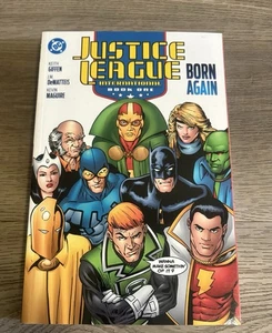Justice League International Book One: Born Again, (Edición 2025) [Libro de bolsillo] - Imagen 1 de 4