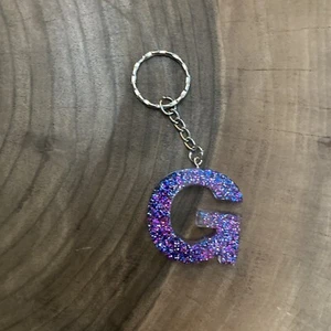 Handmade Resin Letter G Keyring - Picture 1 of 2