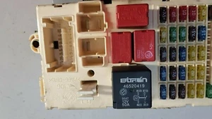 Caja de fusibles Fiat Stilo ́03 192 1.6 16V 51715849 3IVC6FBC 501209300000 - Imagen 1 de 8