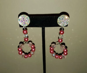 Wunderschöne, funkelnde modische Ohrringe in Rosa!  Schöne Baumeln mit Perlen. - Bild 1 von 4