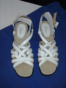 Ros Hommerson  $158 retail value  Strappy"Calypso"White Women Sandals 7M - Picture 1 of 12