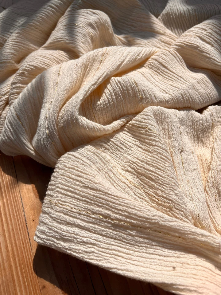 Tela de algodón arrugada elástica de doble gasa, texturizada, por 2 metros. Foto 1 de 4