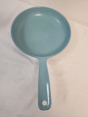 PRIZER-WARE CS2 Cast Iron Enamel Ware AQUA BLUE TURQUOISE  8" Skillet Vintage - Image 1 of 4