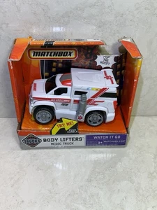 Matchbox Body Lifters Medic Truck Push Handle & Watch It Go - L3666 New NOS - Picture 1 of 6