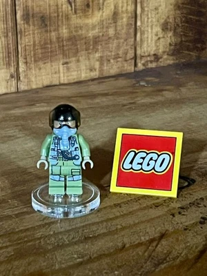LEGO Comic Con Fighter Pilot w/round baseplate Super Rare Excellent Condition!!! - Image 1 of 4