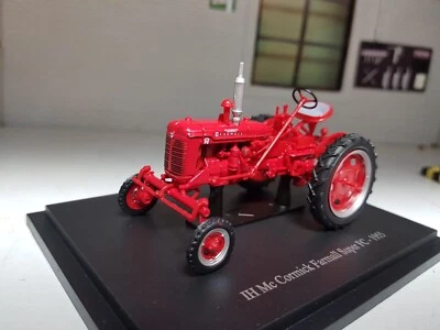 1:43 McCormick Farmall Super FC Tractor IH 1955 Classic UH Hachette Scale Model  - Image 1 of 4