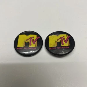 2x Pulsante Pinback MTV Vintage Sfondo Nero Diametro 1 1/8in Metallo - Foto 1 di 5