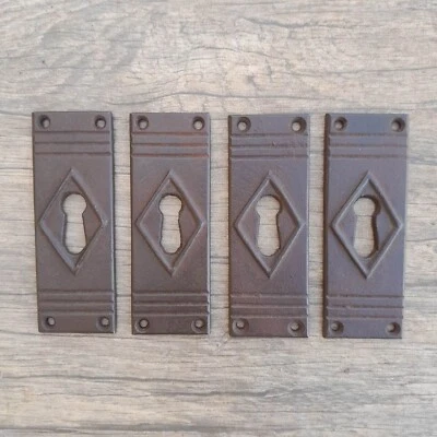 Cajón tocador de hierro fundido vintage 4 piezas bisutería ESCUCHEON agujero para llave Foto 1 de 4