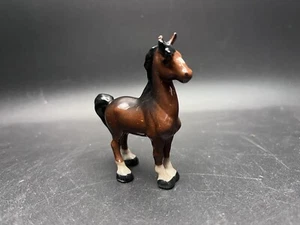 Figura de caballo Hagen Renaker Mini pies juntos silla de montar como está - Imagen 1 de 10