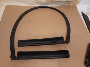 BMW E46 Convertible OEM Front Edge Cowl Seal Weatherstrip Rubber - 8229828 A2 - Picture 1 of 6