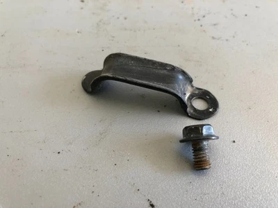 Suzuki DRZ250 2007 OEM CABLE DE ACELERADOR DERECHO CABLES ABRAZADERA GUÍA SOPORTE MARCO 051 Foto 1 de 4