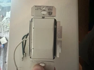 Control4 C4-APD120-WH Wireless Adaptive Phase Dimmer 120V - Picture 1 of 4