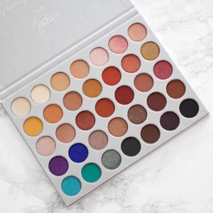 35 COLORS MAKEUP DEPOT EYE SHADOW PROFESSIONAL PALETTE - Picture 1 of 5
