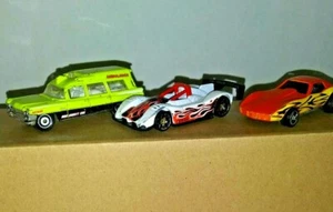 Hot Wheels/Matchbox Asst. Veicoli X3 Ambulanza/Corvetta/Ferrari - Foto 1 di 5