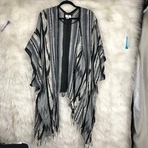 Cardigan kimono Big Buddha Boho con frange - nero grigio drappeggio a righe aperto davanti - Foto 1 di 7
