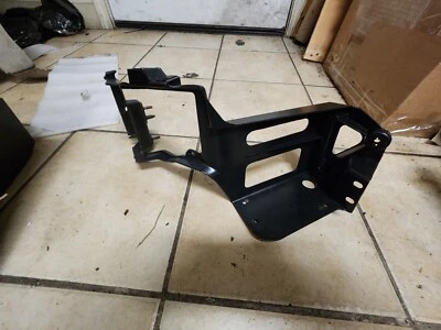 1999 2000 2001 2002 2003 2004 CADILLAC SEVILLE LEFT HEADLIGHT BRACKET - Image 1 of 2