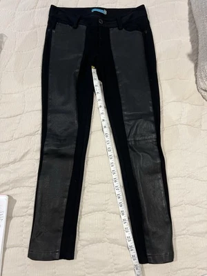 Pantalones negros Alice And Olivia para mujer con rayas de cuero talla 4 Foto 1 de 4