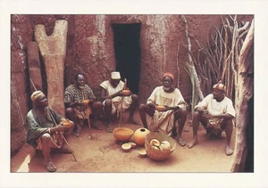 Funeral ceremony for the Hogon of Sanga Couleurs Du Mali 1985 Vintage Postcard - Picture 1 of 2