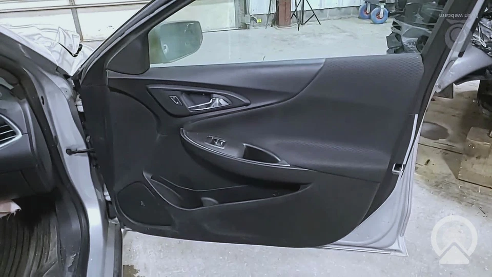 16-24 Chevrolet Malibu OEM Front RH Passenger Interior Door Trim Panel (Black) - Imagem 1 de 1