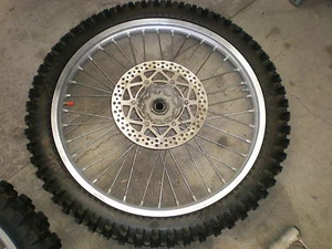 Yamaha YZ 400 F YZ400 YZ400F 1999 rueda delantera con disco con neumático Kenda - Imagen 1 de 1