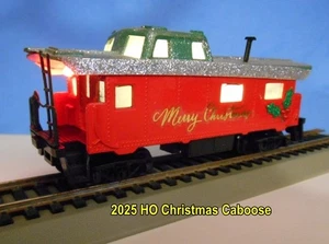 HO Scale CUSTOM CHRISTMAS CABOOSE with LED Lighting Red (rear) & White Flash - Picture 1 of 9