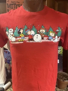Camisa de Lucha Peanuts Navidad Muñeco de Nieve Bola de Nieve Para Hombre Mediana Roja Charlie Brown - Imagen 1 de 9