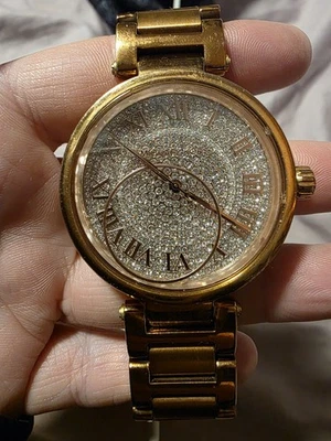 RELOJ MICHAEL KORS TONO ORO INCRUSTADO DIAMANTE Foto 1 de 2