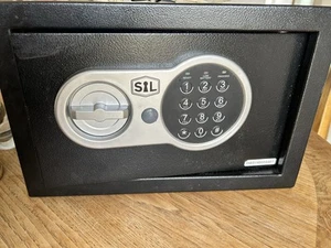 SMITH & LOCKE 20ET1030 ELECTRONIC COMBINATION SAFE 30x20x20cm - Picture 1 of 11