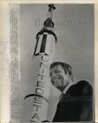 1971 Press Photo Astronaut Alan B. Shepard Jr. & "Freedom 7" rocket replica, FL