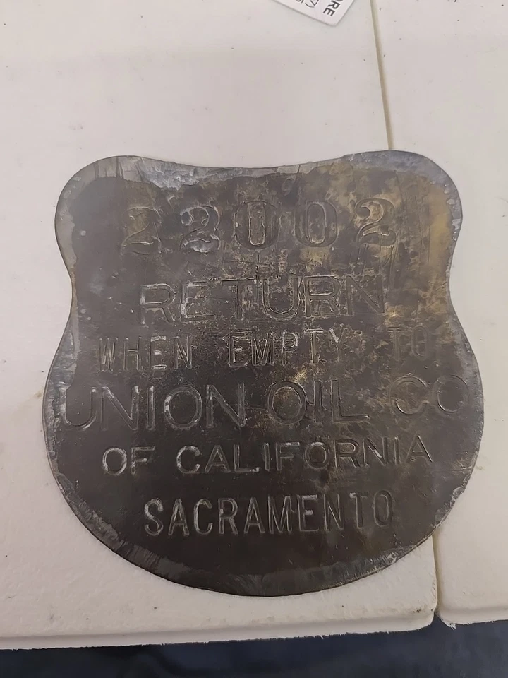 Etiqueta de tambor de aceite con escudo de latón Union Oil Co of California de 1920 rara Foto 1 de 4