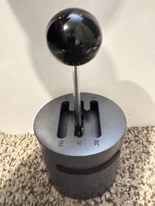 Accesorio de palanca de cambios manual diseñado para vehículos Tesla. Un juguete de descompresión - Imagen 1 de 5