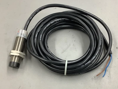 Eaton E57LAL18A2E5 Inductive Proximity Sensor, 250VAC, 8mm sense distance (B628) - Image 1 of 4