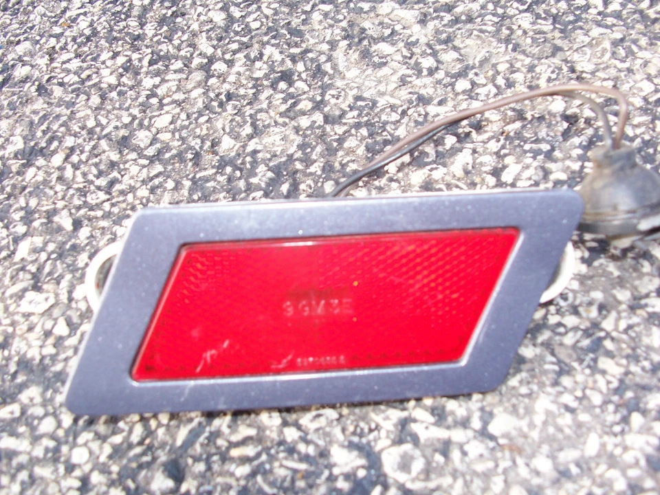 1982 OLDSMOBILE OLDS TORONADO RIGHT SIDE QUARTER FENDER CLEARANCE MARKER LIGHT - Image 1 of 1