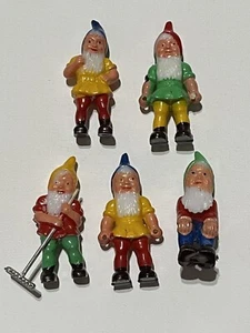 Vintage Schneewittchen & sieben Zwerge nur 5 Kunststoff signiert Hongkong Kuchen Topper - Bild 1 von 10