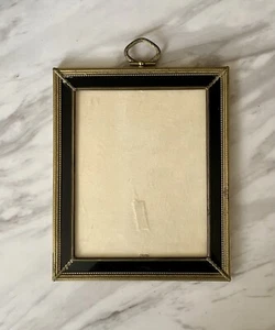 Cornice portafoto antica ornata oro vernice rovescio nero corona a D ottone 8X10 - Foto 1 di 7