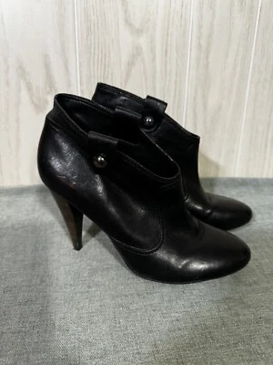 Bota Coach Aliza tornozelo salto alto biqueira amêndoa slip on couro marrom feminina 6.5 - Imagem 1 de 4