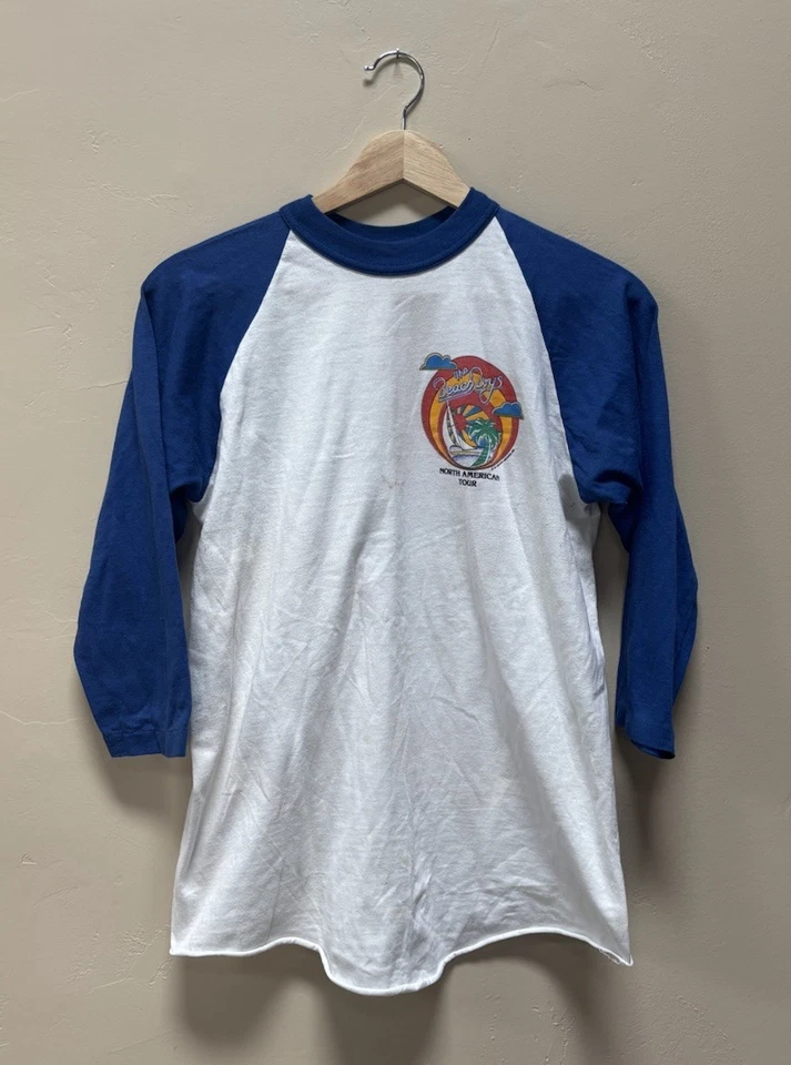 Camiseta 1982 The Beach Boys Tour Vintage Raglan Anos 80 Concerto Tamanho Médio - Imagem 1 de 4