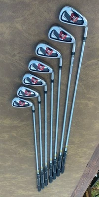Wilson Staff D-100 Golf iron set 4-PW w/ Steel Uniflex Shafts Near Mint RH - Image 1 of 4