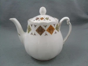 Colclough Crispin Teapot - Picture 1 of 1