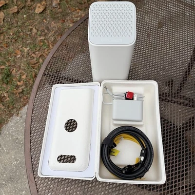 Xfinity Home WiFi Router Modem 4-Ports White XB7-CM NEW OPEN BOX - Image 1 of 3